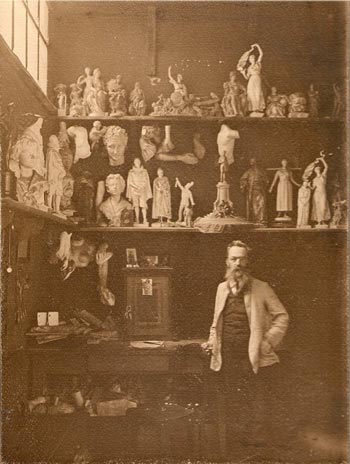 Adolf Jahn in seinem Atelier